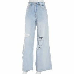 Brand new 🥰 Almost-Famous Clothing Juniors Almost Famous™ Baggy 👖 Jeans With Knee Slits & Destruction 🥰